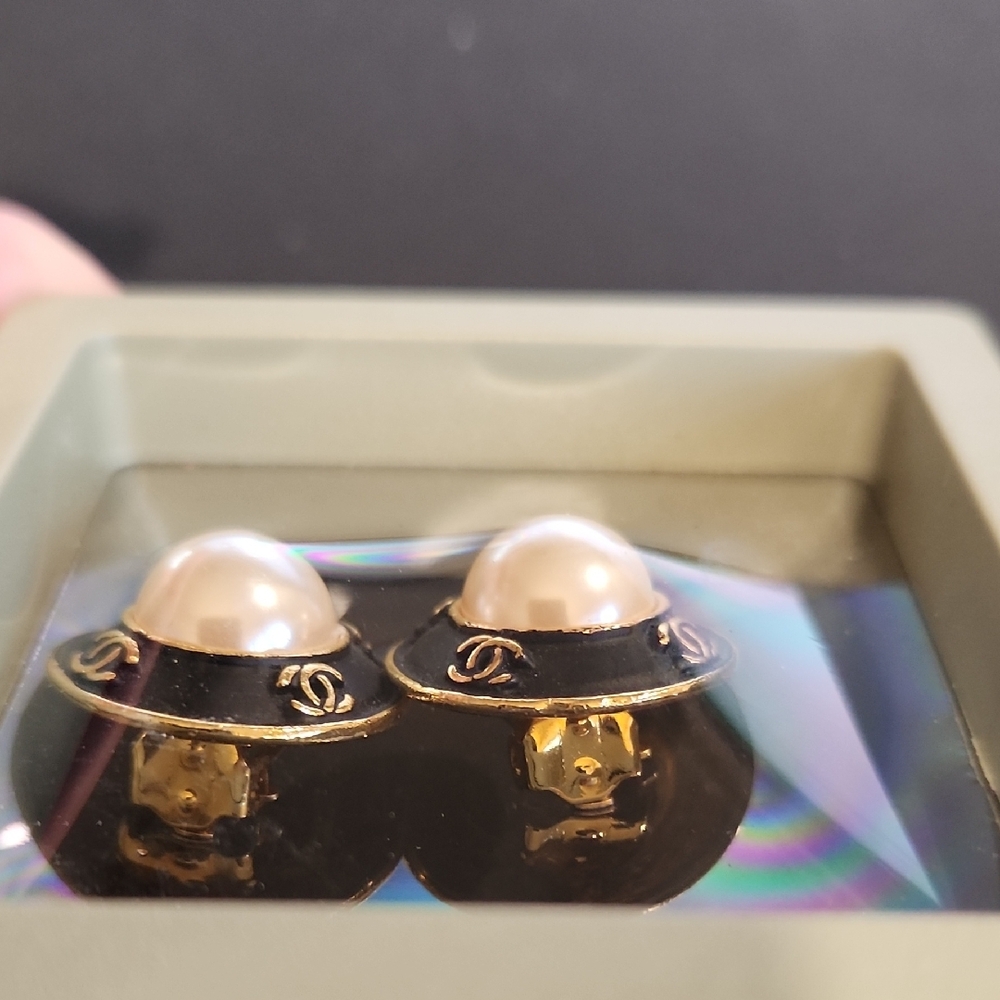 Chanel Gold And Faux Pearl Clipon Earrings - Picture 4 of 11